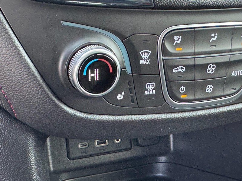 Chevrolet Equinox Vehicle Image 21