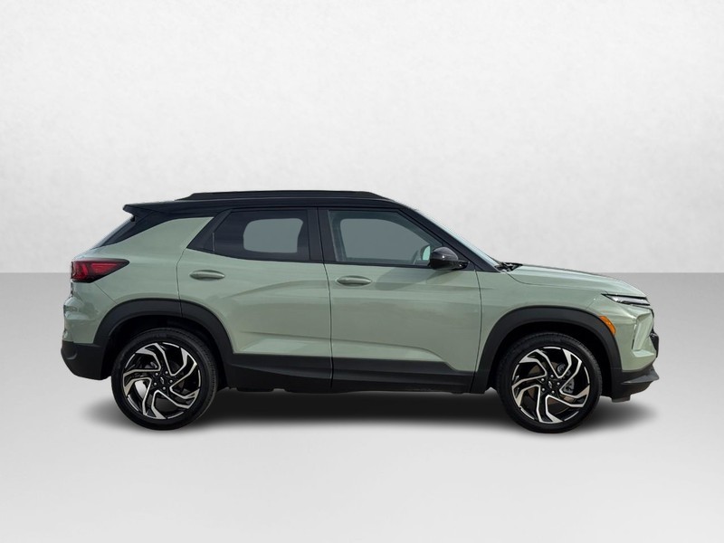 Chevrolet TrailBlazer Vehicle Image 02