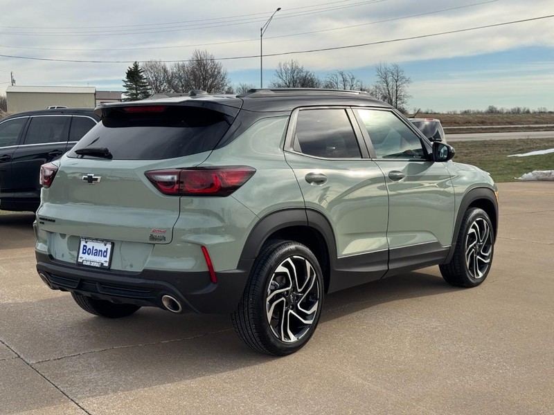 Chevrolet TrailBlazer Vehicle Image 03