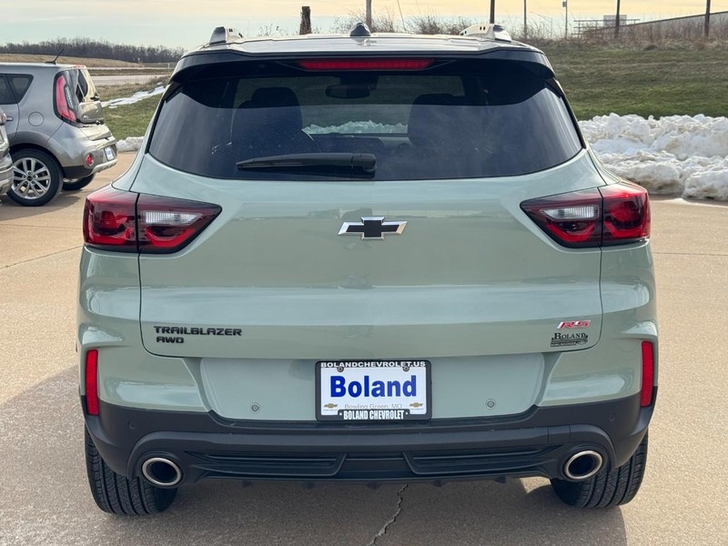 Chevrolet TrailBlazer Vehicle Image 05