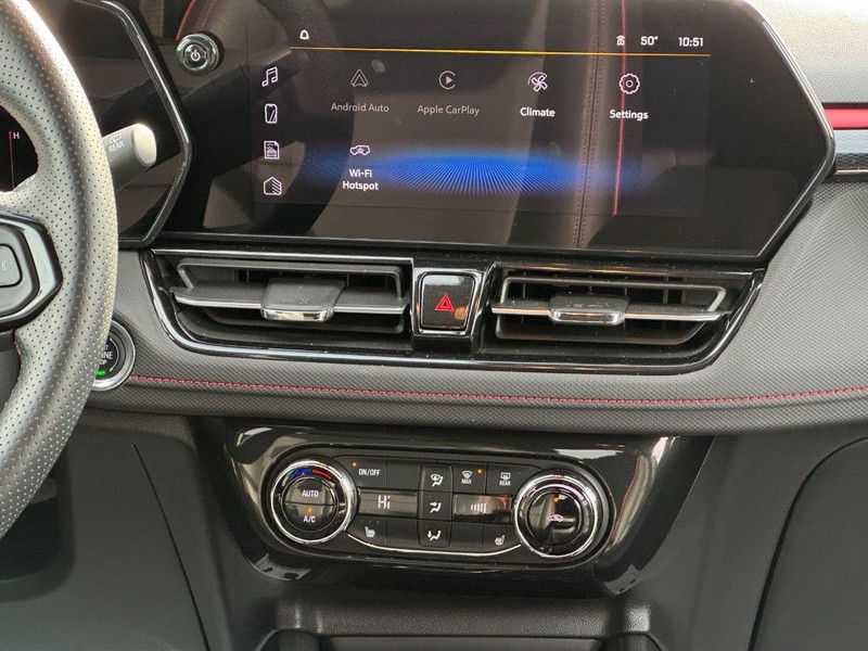 Chevrolet TrailBlazer Vehicle Image 13