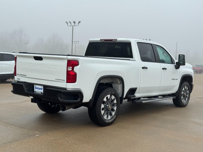 Chevrolet Silverado 2500HD Vehicle Image 03