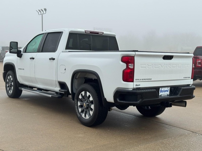 Chevrolet Silverado 2500HD Vehicle Image 06