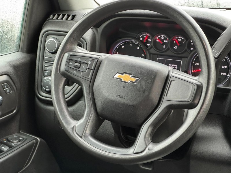 Chevrolet Silverado 2500HD Vehicle Image 12