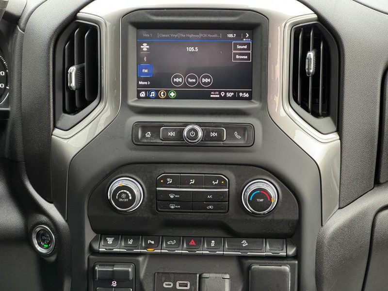 Chevrolet Silverado 2500HD Vehicle Image 13