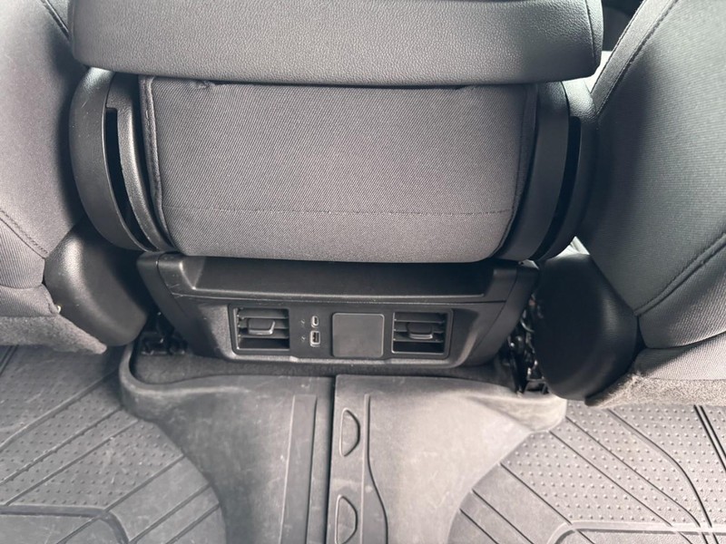 Chevrolet Silverado 2500HD Vehicle Image 16