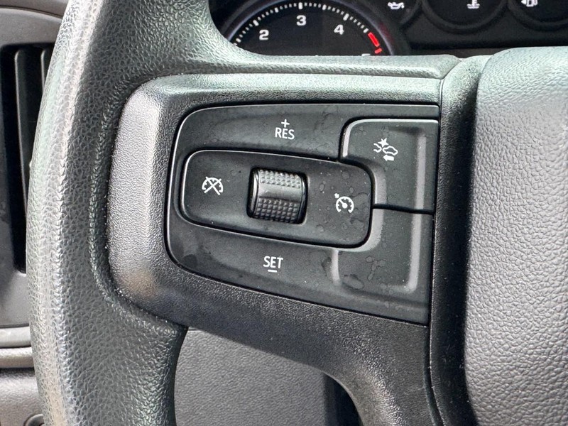 Chevrolet Silverado 2500HD Vehicle Image 18