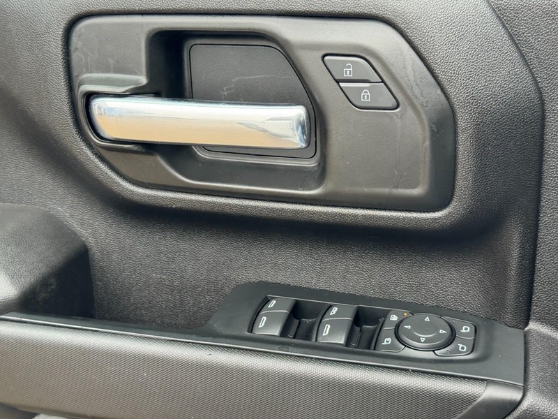 Chevrolet Silverado 2500HD Vehicle Image 22