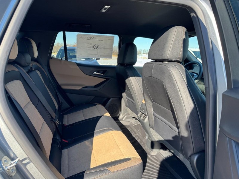 Chevrolet Equinox Vehicle Image 05