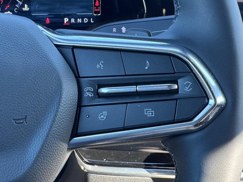 Chevrolet Equinox Vehicle Image 14