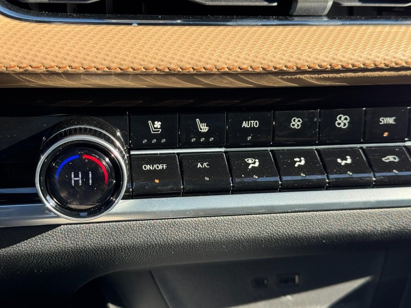 Chevrolet Equinox Vehicle Image 15