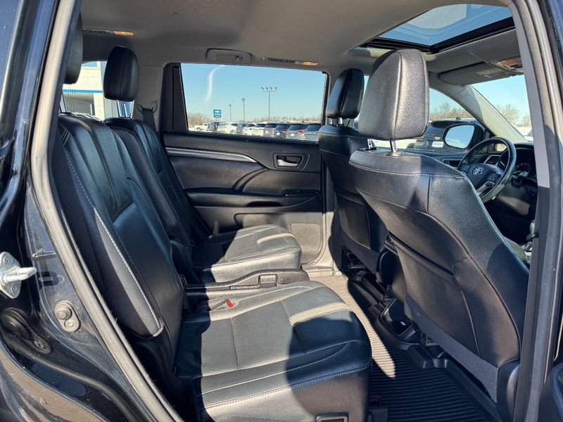 Toyota Highlander Vehicle Image 10