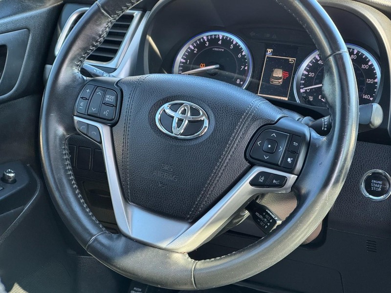 Toyota Highlander Vehicle Image 12