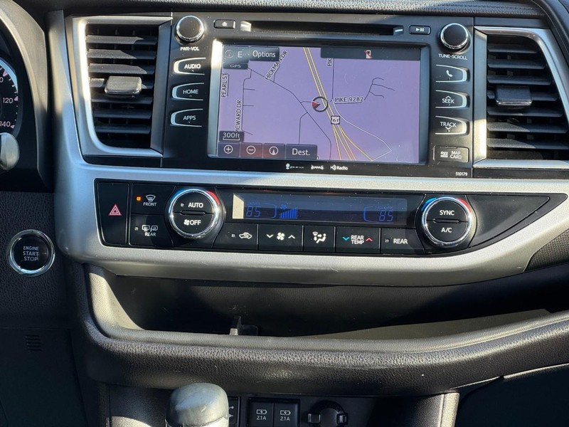 Toyota Highlander Vehicle Image 13