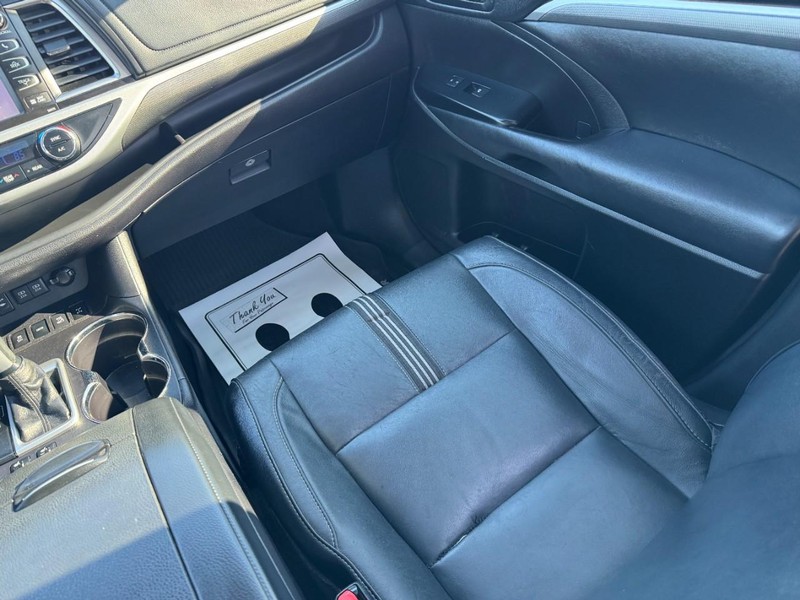 Toyota Highlander Vehicle Image 15