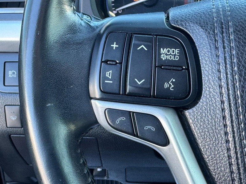 Toyota Highlander Vehicle Image 18