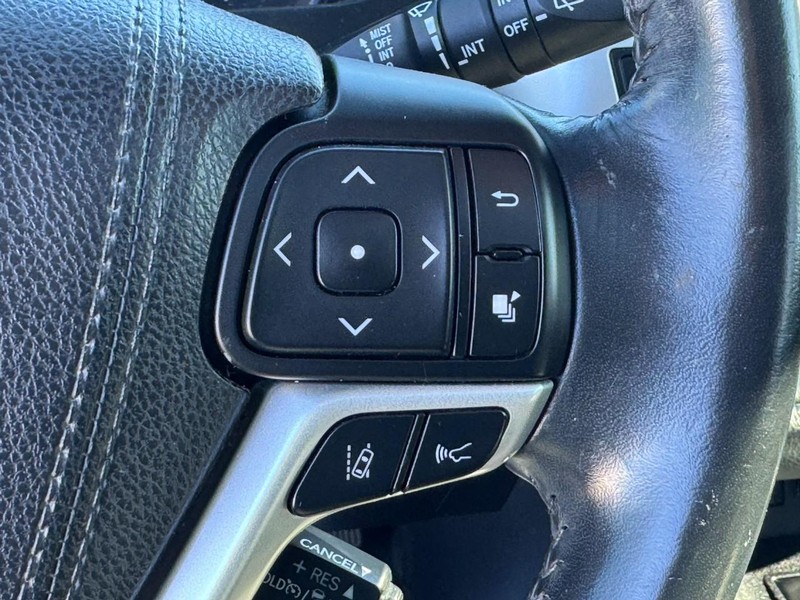 Toyota Highlander Vehicle Image 19