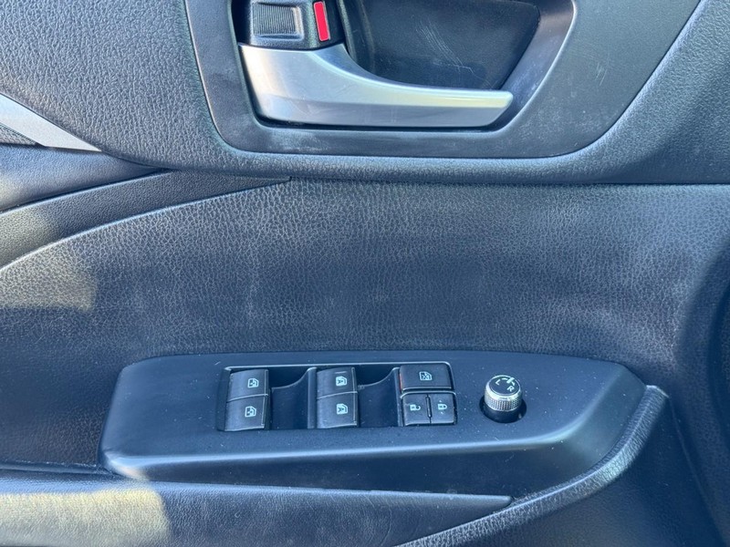 Toyota Highlander Vehicle Image 24