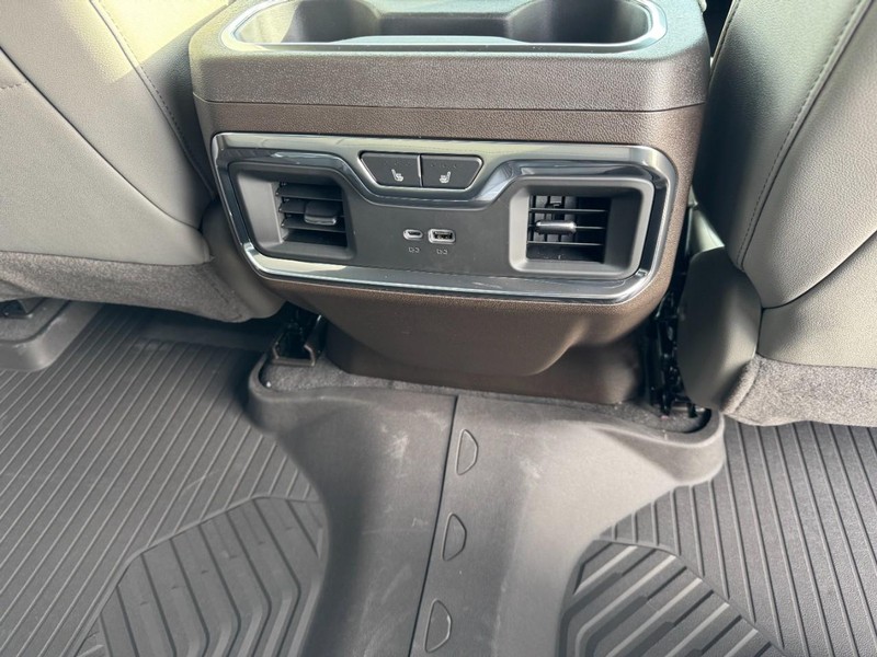 Chevrolet Silverado 2500HD Vehicle Image 10