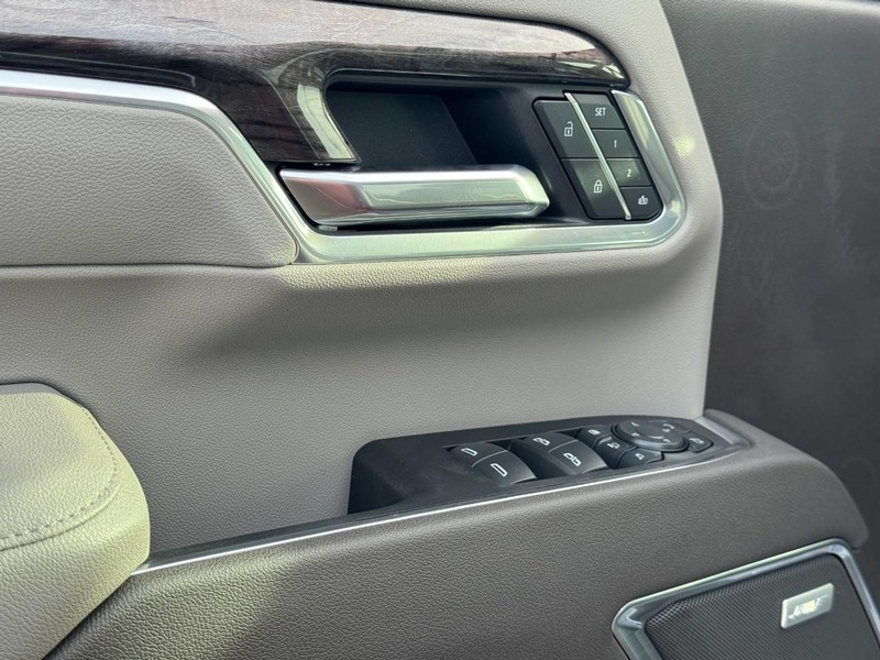 Chevrolet Silverado 2500HD Vehicle Image 11