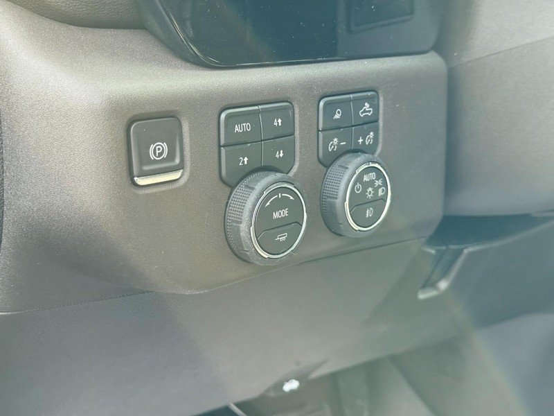 Chevrolet Silverado 2500HD Vehicle Image 12