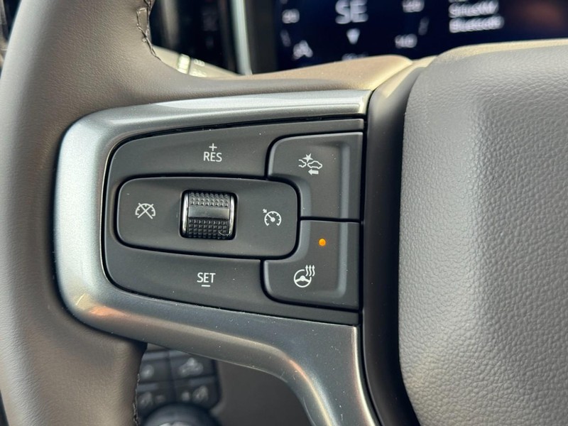 Chevrolet Silverado 2500HD Vehicle Image 13