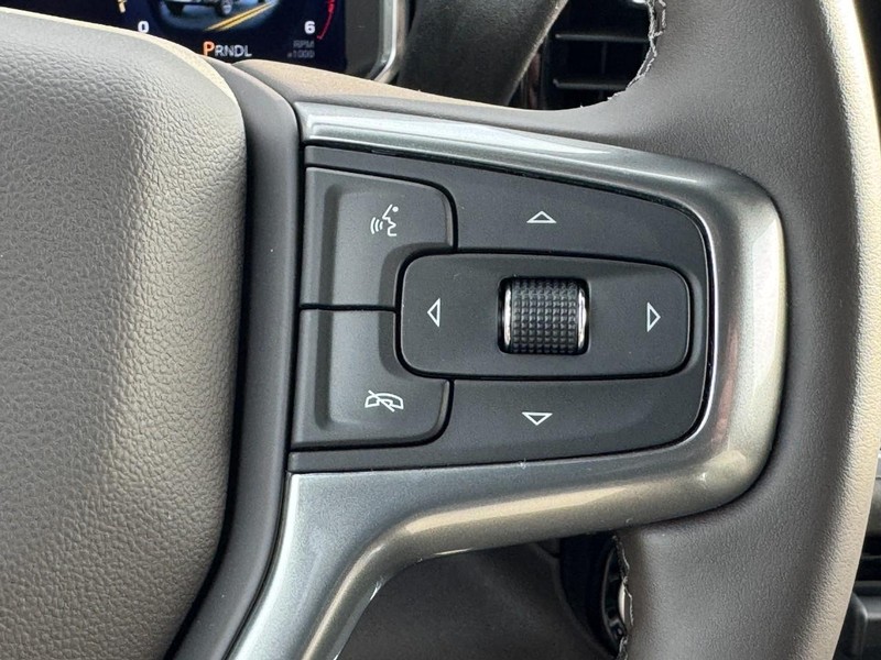 Chevrolet Silverado 2500HD Vehicle Image 14