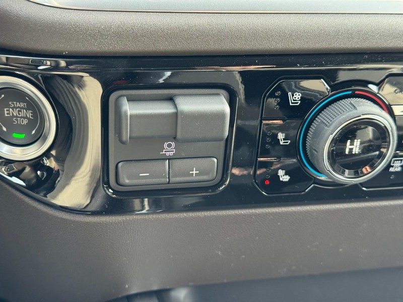 Chevrolet Silverado 2500HD Vehicle Image 15