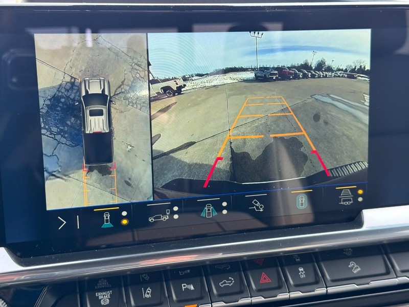 Chevrolet Silverado 2500HD Vehicle Image 16