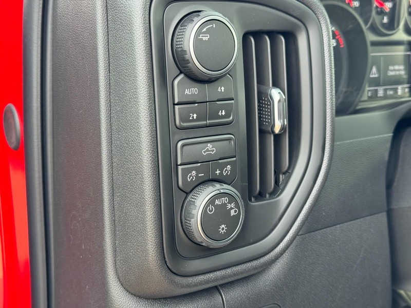 Chevrolet Silverado 1500 Vehicle Image 12