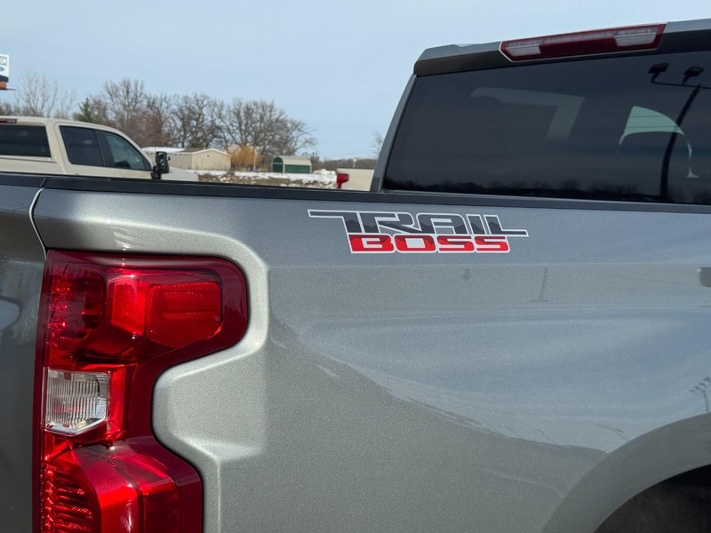 Chevrolet Silverado 1500 Vehicle Image 04