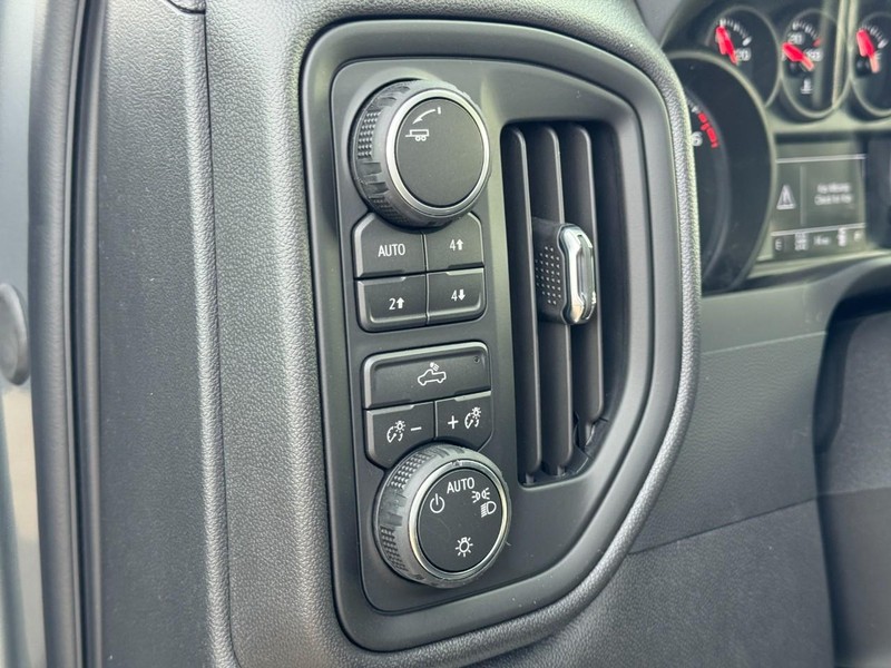 Chevrolet Silverado 1500 Vehicle Image 12