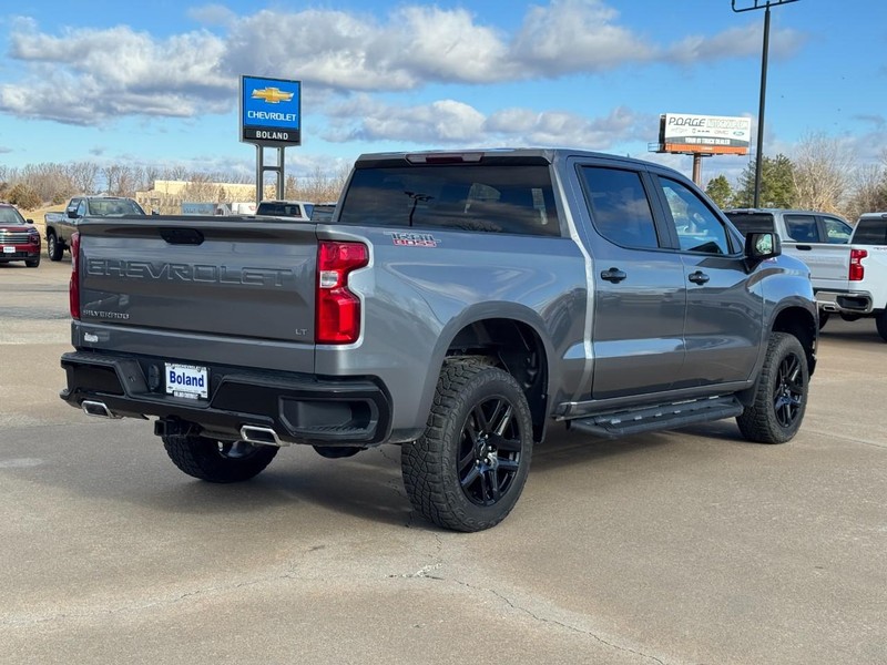 Chevrolet Silverado 1500 Vehicle Full-screen Gallery Image 03