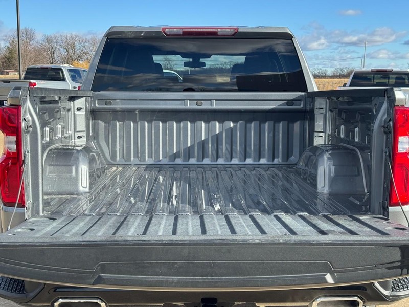 Chevrolet Silverado 1500 Vehicle Full-screen Gallery Image 04