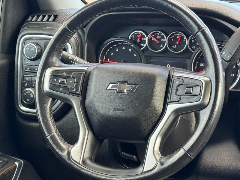 Chevrolet Silverado 1500 Vehicle Full-screen Gallery Image 12