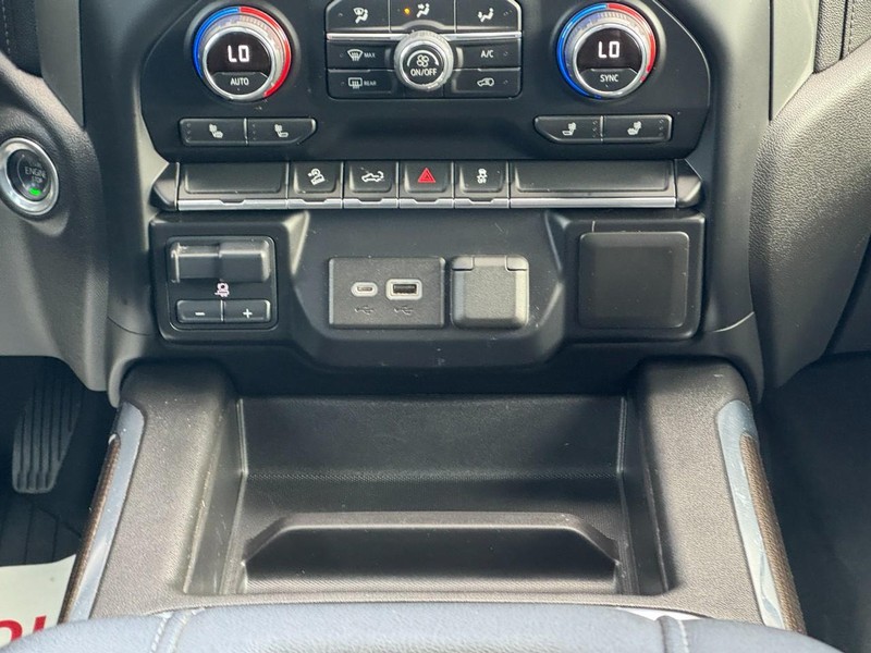 Chevrolet Silverado 1500 Vehicle Full-screen Gallery Image 14