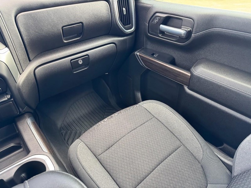 Chevrolet Silverado 1500 Vehicle Full-screen Gallery Image 15