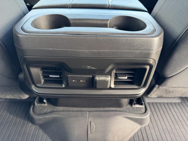 Chevrolet Silverado 1500 Vehicle Full-screen Gallery Image 16