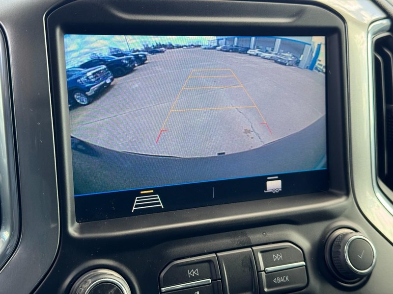 Chevrolet Silverado 1500 Vehicle Full-screen Gallery Image 21