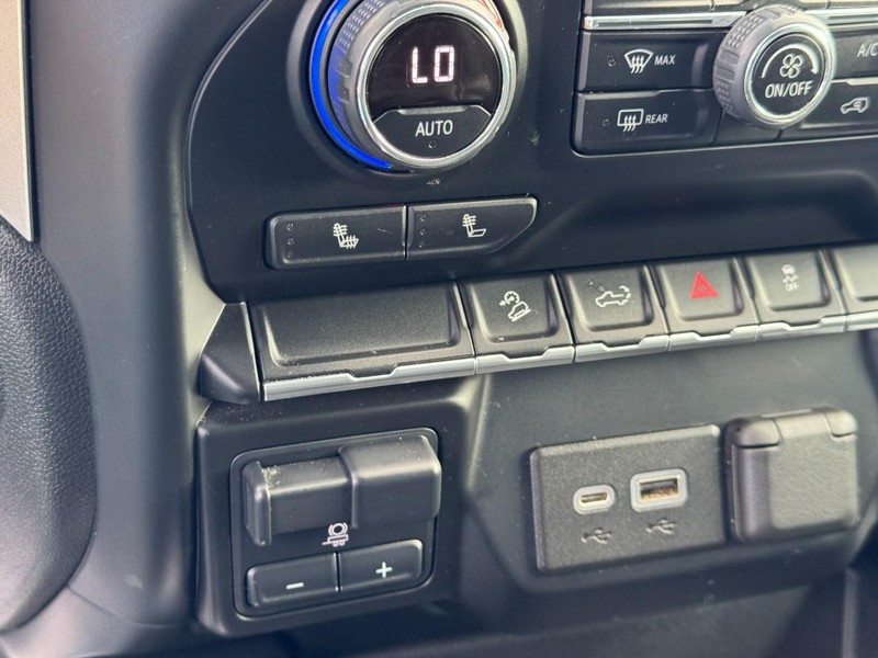 Chevrolet Silverado 1500 Vehicle Full-screen Gallery Image 22