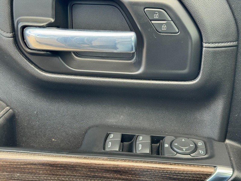 Chevrolet Silverado 1500 Vehicle Full-screen Gallery Image 23