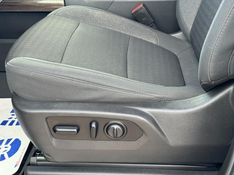 Chevrolet Silverado 1500 Vehicle Full-screen Gallery Image 24