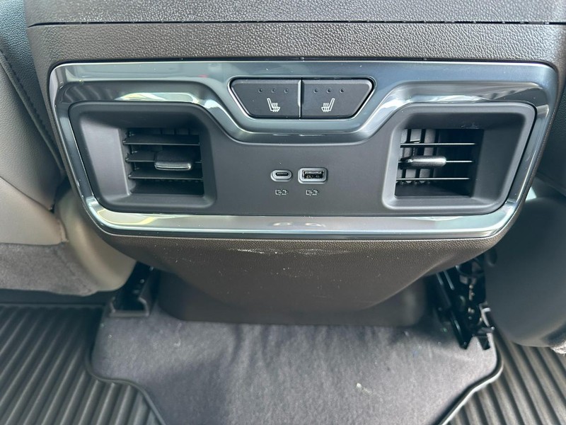 Chevrolet Silverado 1500 Vehicle Image 05