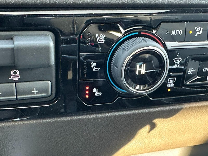 Chevrolet Silverado 1500 Vehicle Image 16