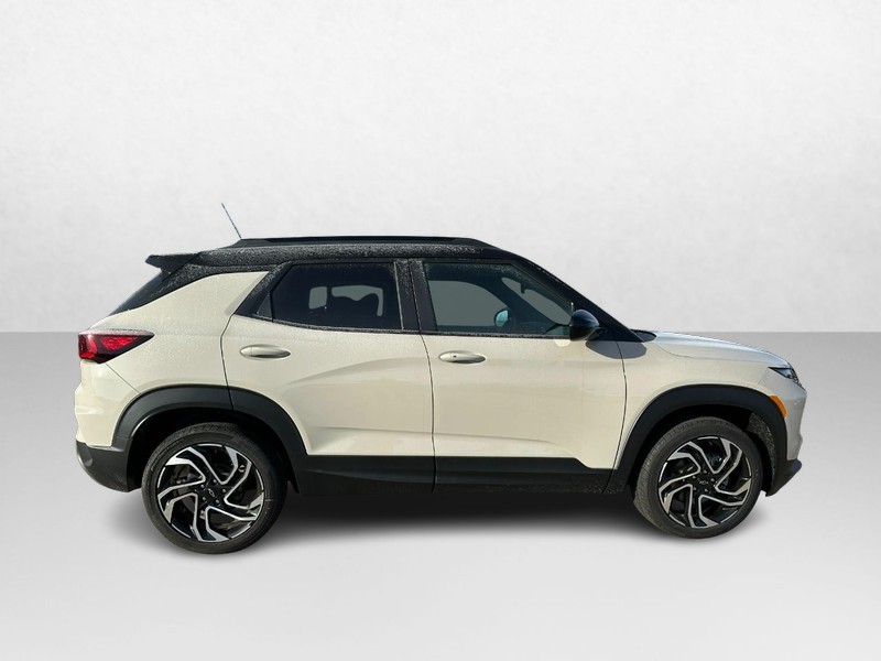 Chevrolet TrailBlazer Vehicle Image 02