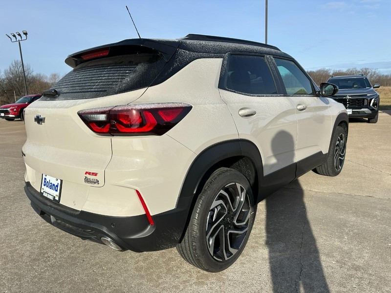 Chevrolet TrailBlazer Vehicle Image 03