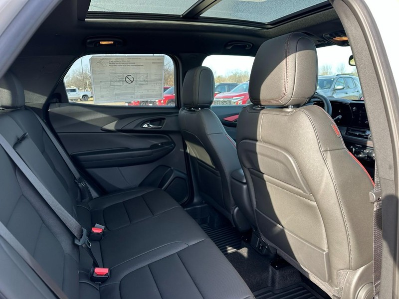 Chevrolet TrailBlazer Vehicle Image 04