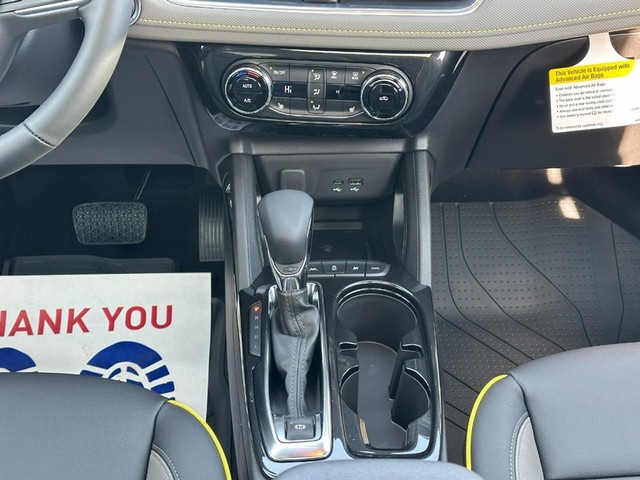 Chevrolet TrailBlazer Vehicle Image 09