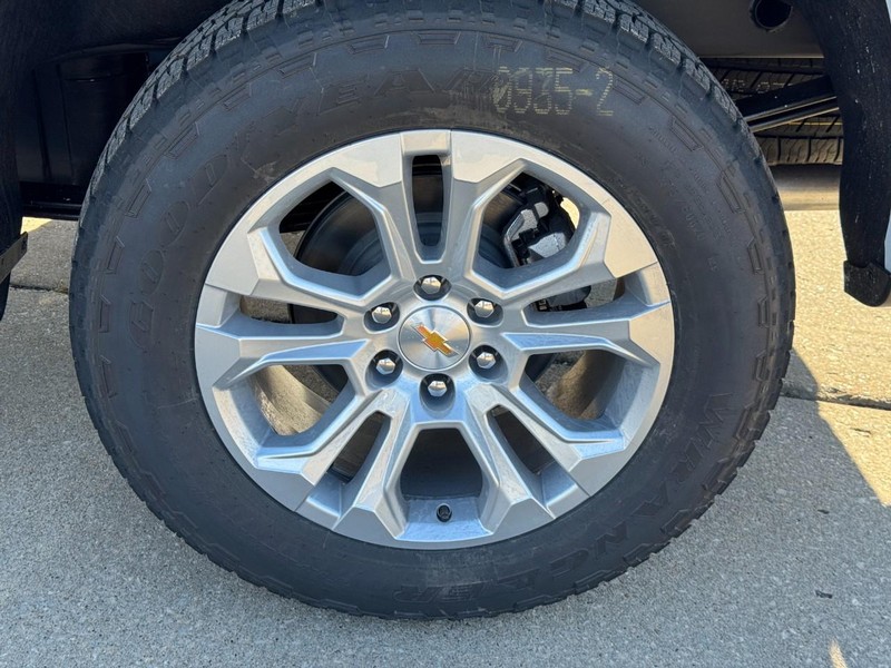 Chevrolet Silverado 1500 Vehicle Image 04