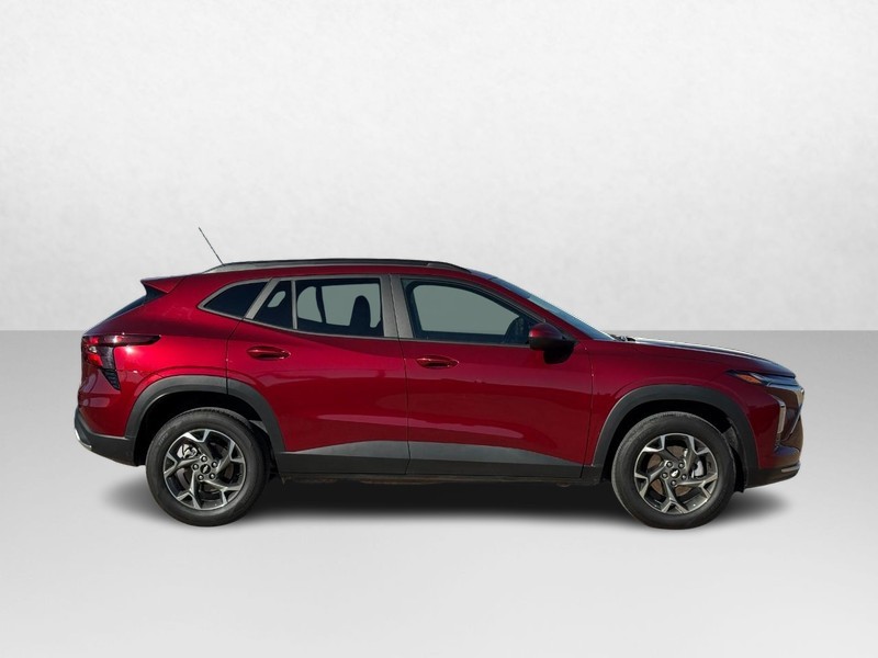 Chevrolet Trax Vehicle Image 02